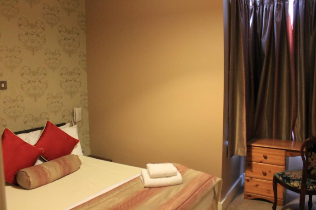 Skylark Guest House Хаунслоу Номер фото