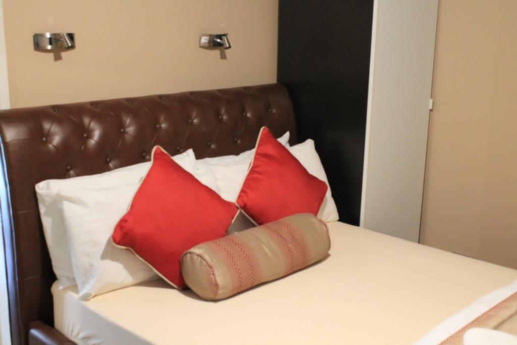 Skylark Guest House Хаунслоу Номер фото