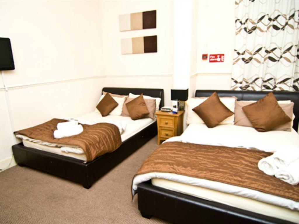 Skylark Guest House Хаунслоу Экстерьер фото