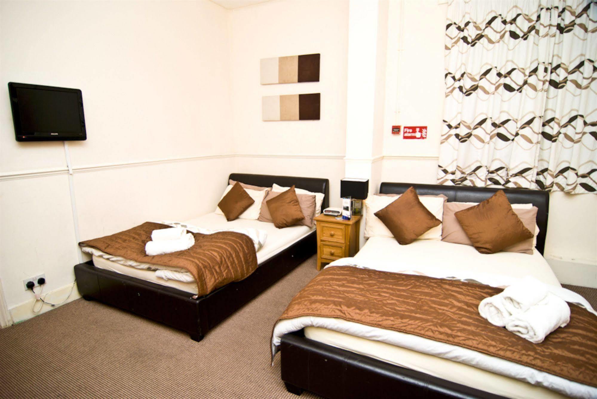 Skylark Guest House Хаунслоу Экстерьер фото