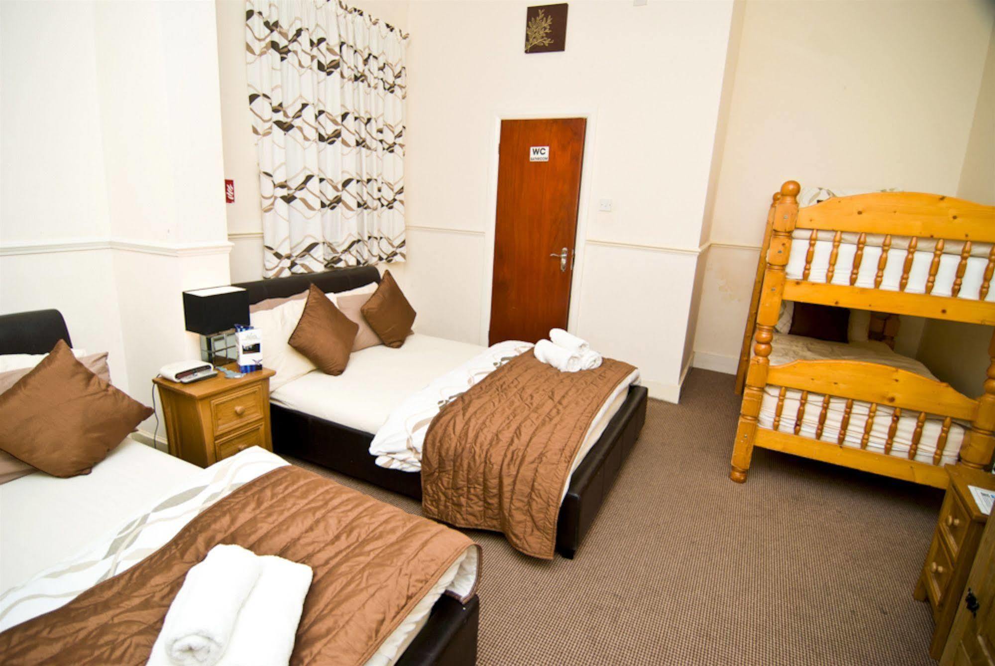 Skylark Guest House Хаунслоу Экстерьер фото