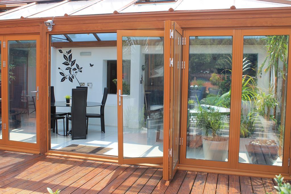 Skylark Guest House Хаунслоу Экстерьер фото