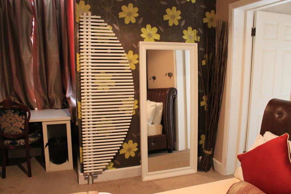 Skylark Guest House Хаунслоу Экстерьер фото